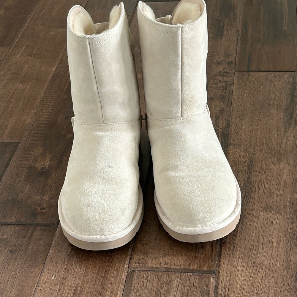 UGG Women's Back Buckle - Cream